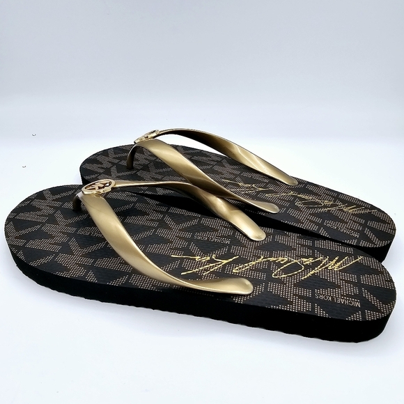 Michael Kors Jet Set Signature Flip Flops Gold Logo NWOT Women's size 11 - Picture 8 of 11